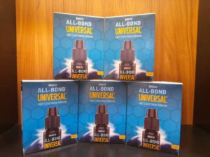 تصویری از بسته‌بندی  باندینگ All bond universal Bisco در اندازه ۴ میلی‌لیتر، مناسب برای کاربردهای دندانپزشکی، در فروشگاه آکودنت.